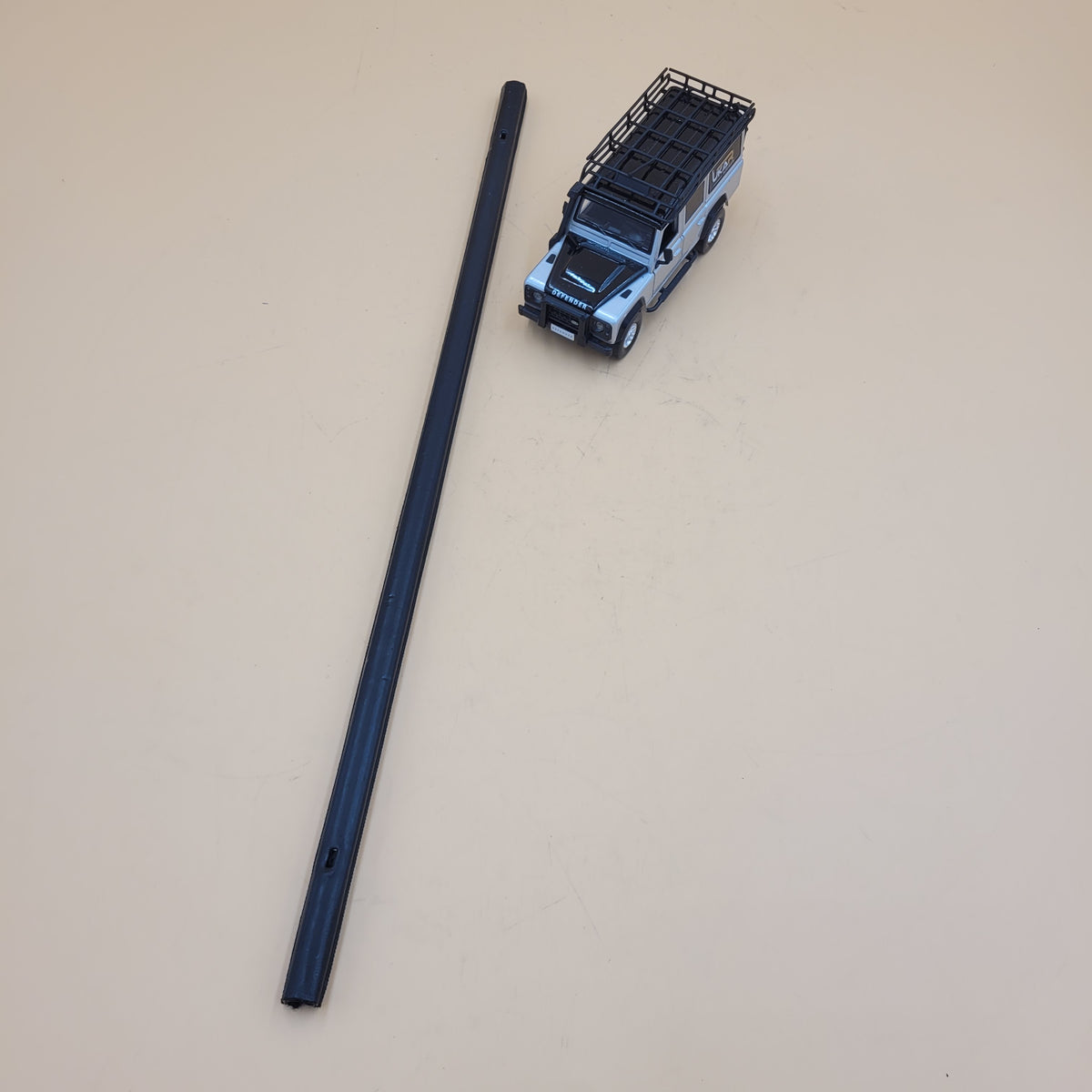 LR DEEFNDER Rear Side Door 5mm Top Window Channel MTC8471
