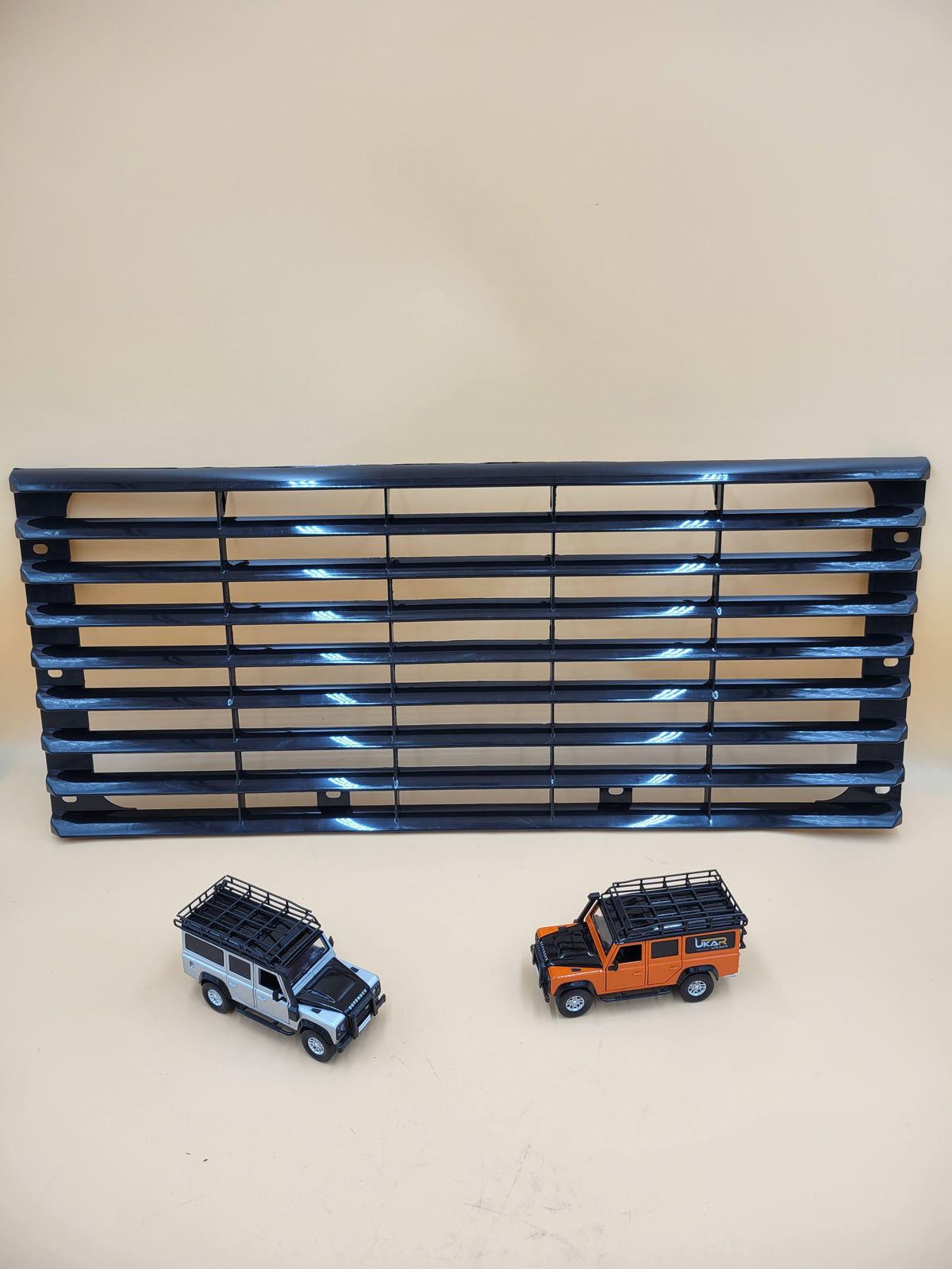 LR Defender -16 Front Grille Gloss Black Part LR038615