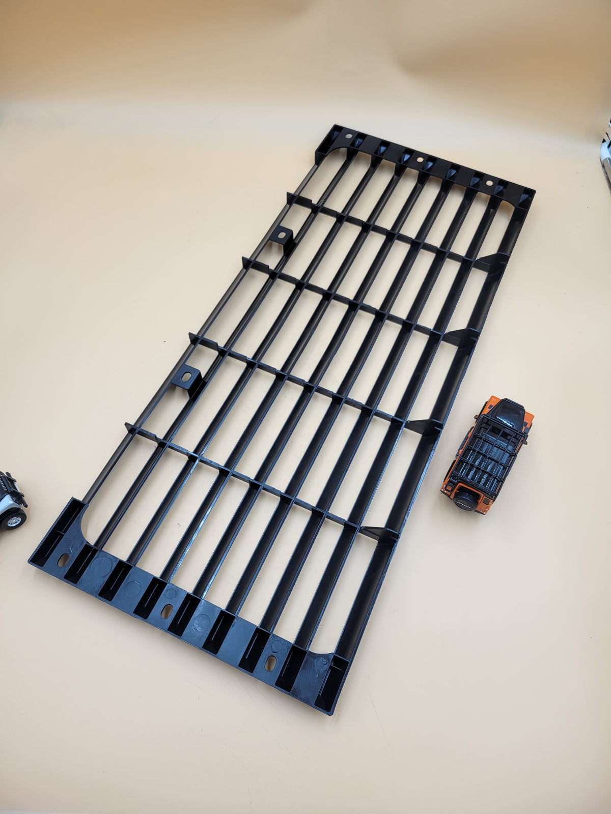 LR Defender -16 Front Grille Gloss Black Part LR038615