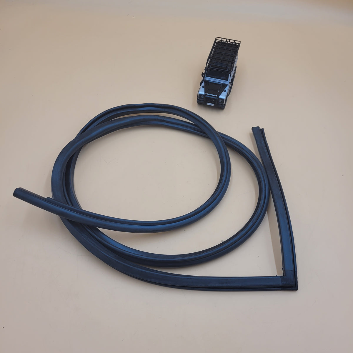 LR SERIES DEFENDER 110' -88 RH Roof to Tub Seal 334610