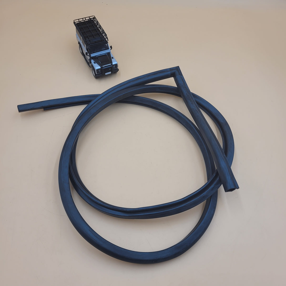 LR SERIES DEFENDER 110' -88 RH Roof to Tub Seal 334610