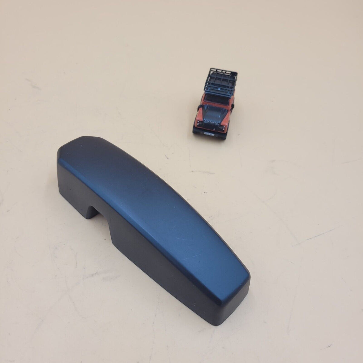 LR DEFENDER 92- Left Hand Windscreen Bracket MUC7912