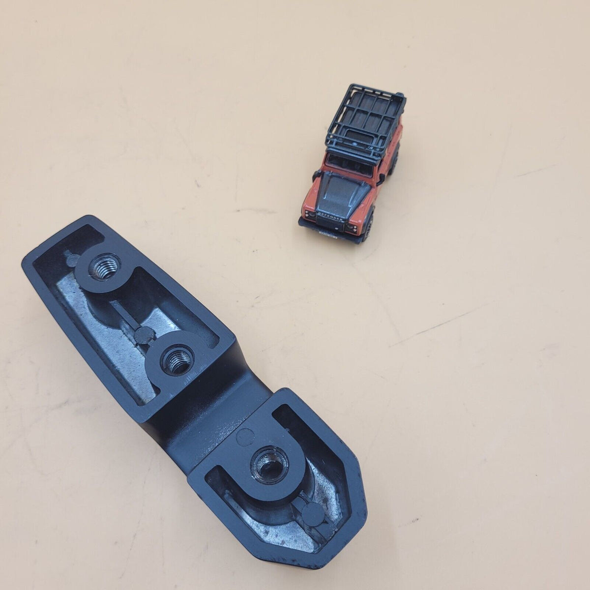 LR DEFENDER 92- Left Hand Windscreen Bracket MUC7912