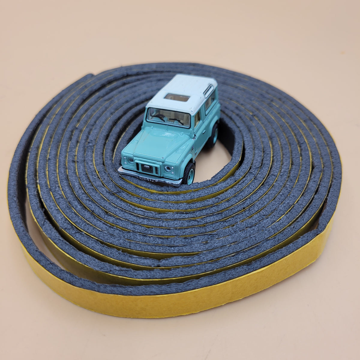 LR DEFENDER -01 LH or RH Side Window Foam Seal Between Frame & Tub MUC1008