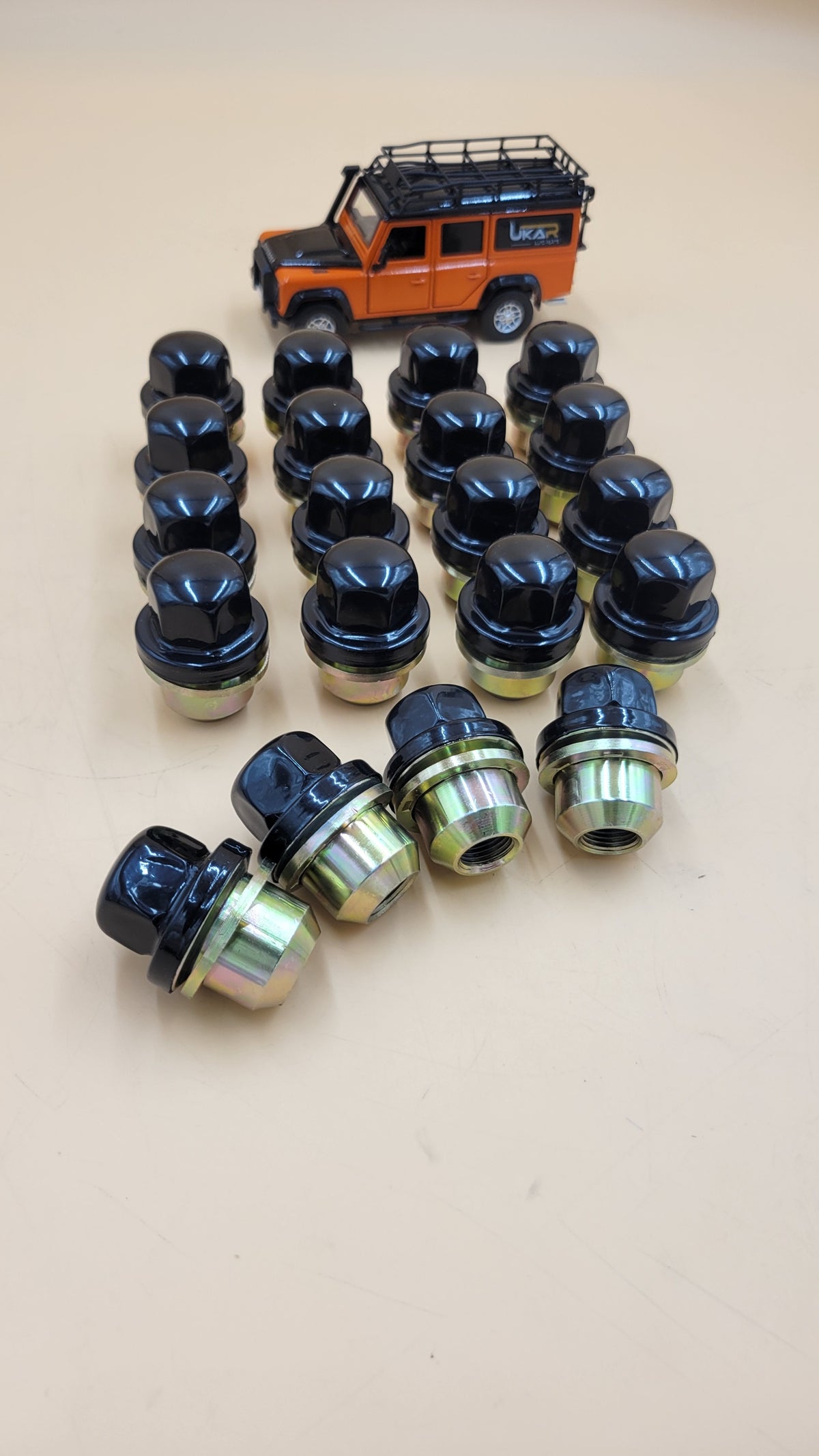 Set of 20 Black Gloss Wheel Nuts for Defender 90/ 110 / 130/ Disco 1/ RRC - Part RRD500560BUK