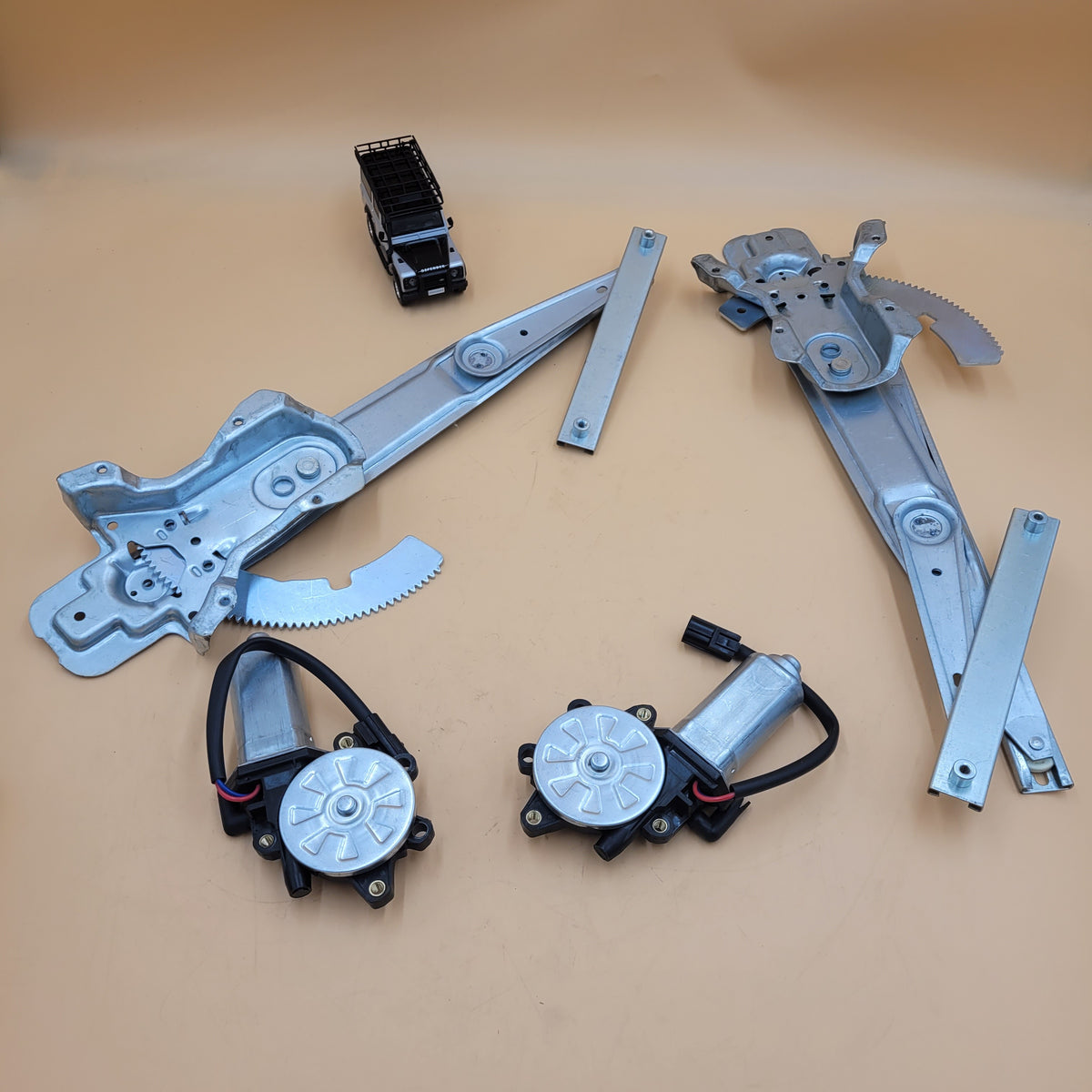 LAND ROVER DISCOVERY 1 FRONT RH / PASSENGER WINDOW REGULATOR MECHANISM LR006373