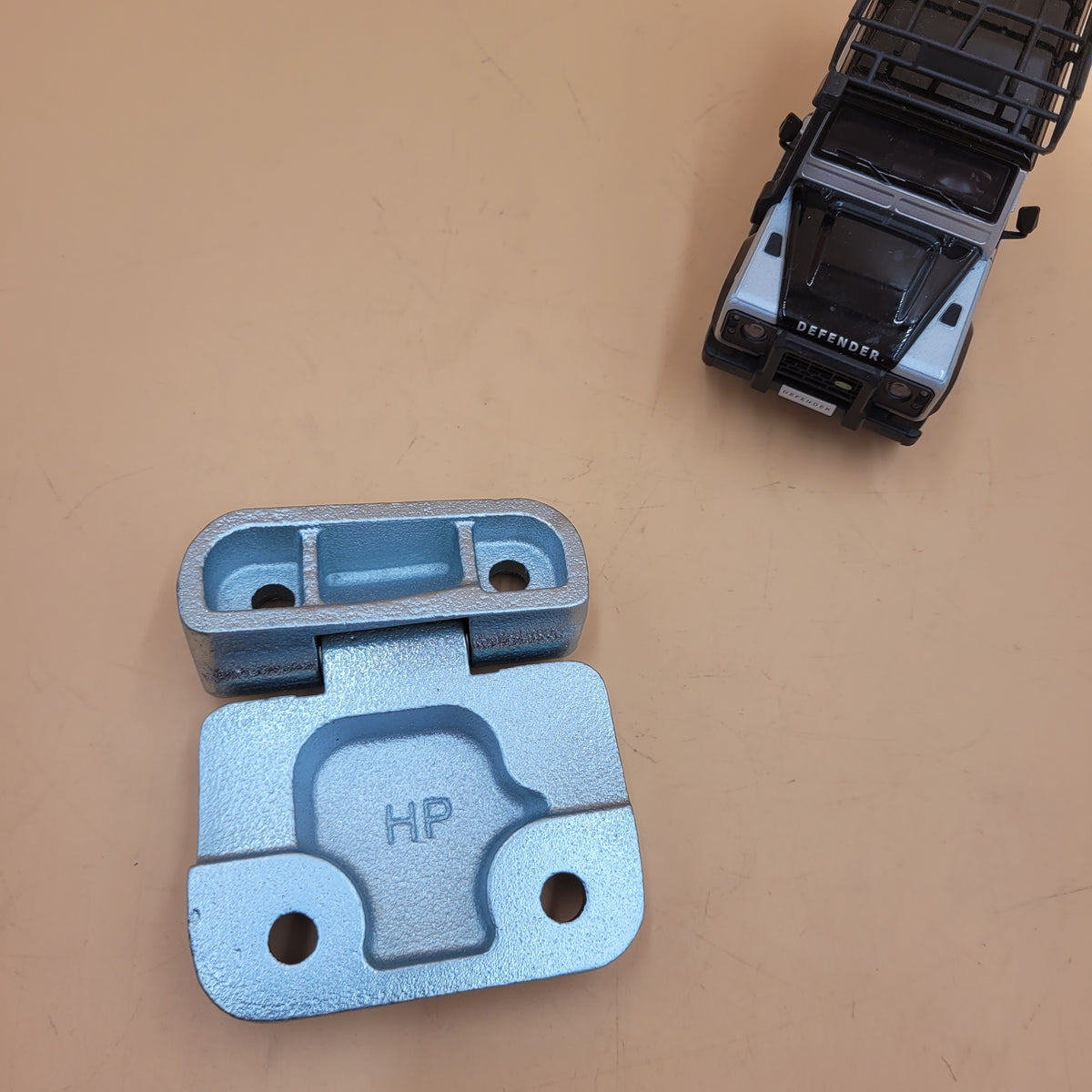 LR DEFENDER -16 RH FRONT LOWER & 2ROW UPPER or LOWER DOR HINGE LR074026 BR1122A