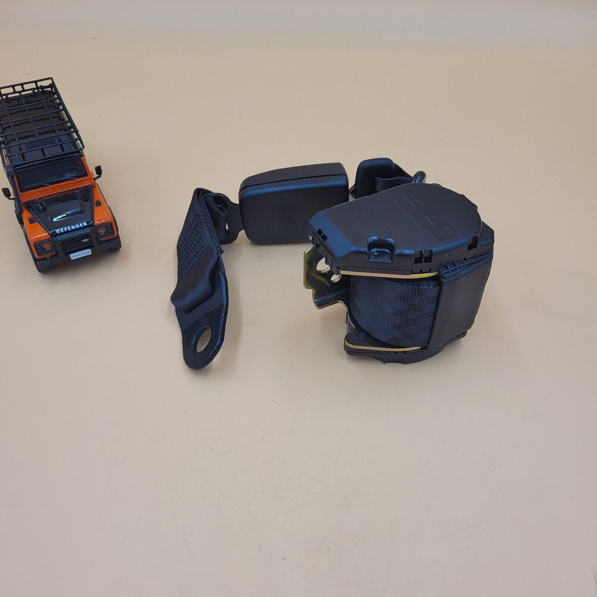LR SERIES DEFENDER Lap Belt STC2538