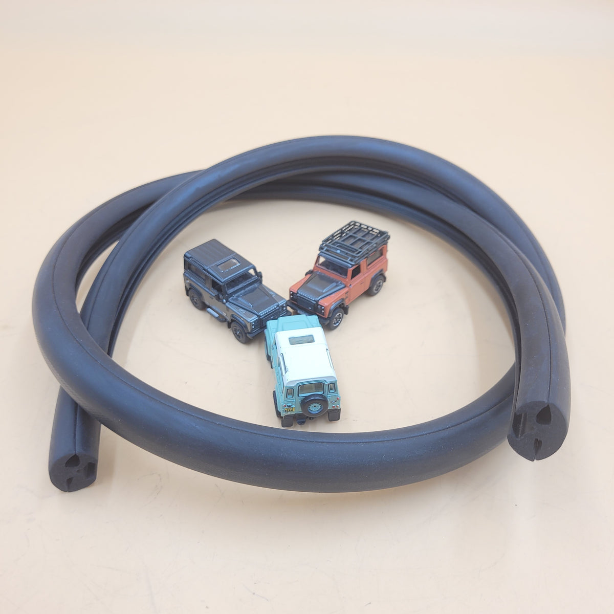 DEFENDER 07-16 Weatherstrip Part LR012213