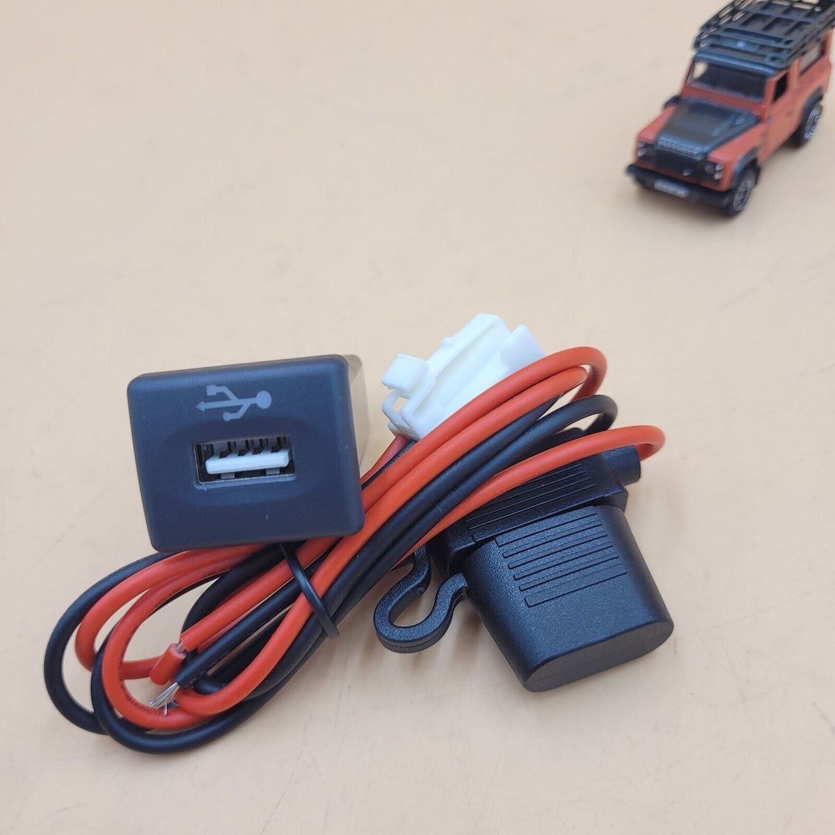 LAND ROVER DEFENDER USB SOCKET SWITCH DA6674