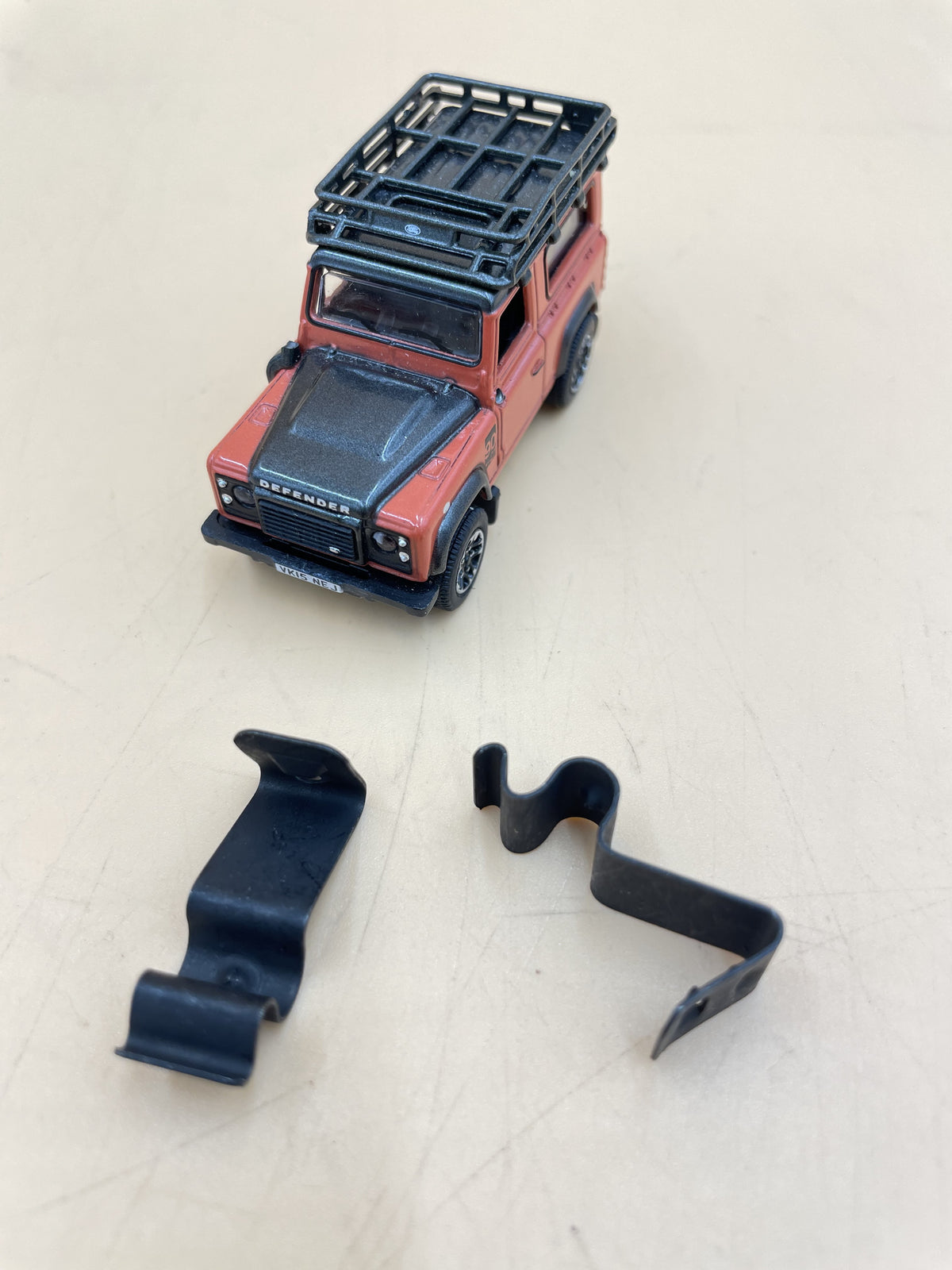 LR DEFENDER -06 Clip Set of 2 Part 13H7343L