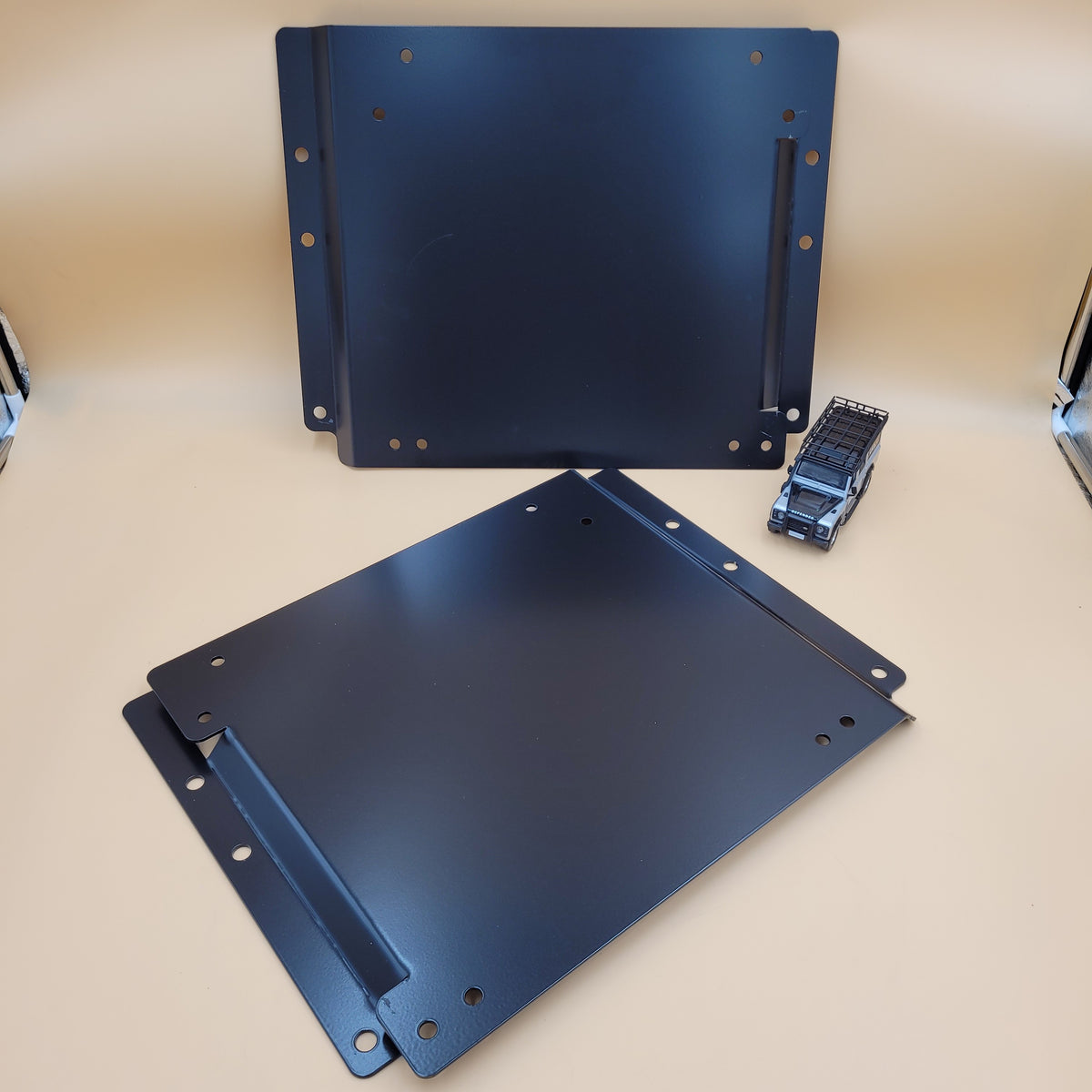 LR DEFENDER Pair of Mounting Plates for Sports Seats (DA1895 & DA2827) DA2778