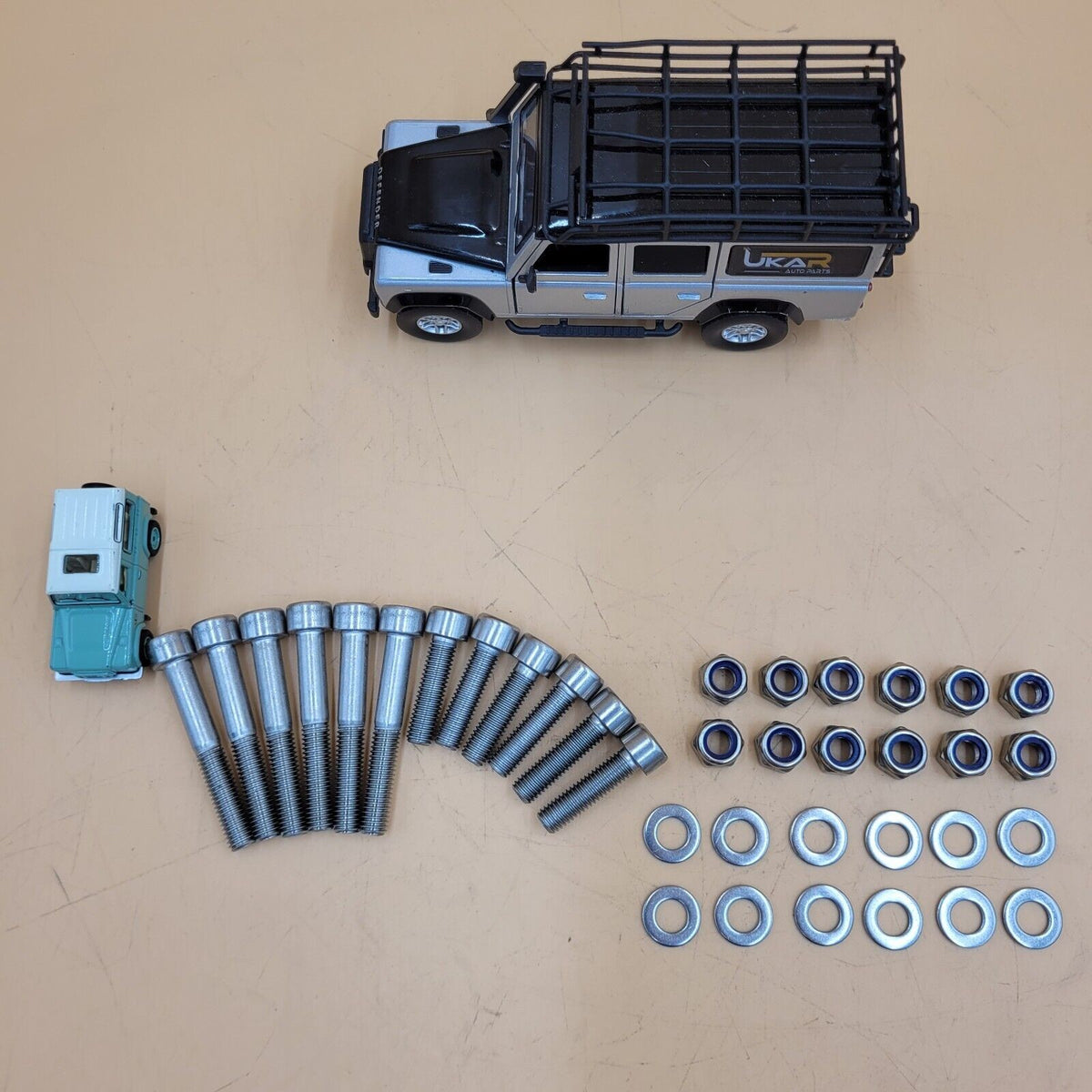 DEFENDER UP TO 2006 REAR SAFARI DOOR STAINLESS STEEL BOLT KIT DA1134