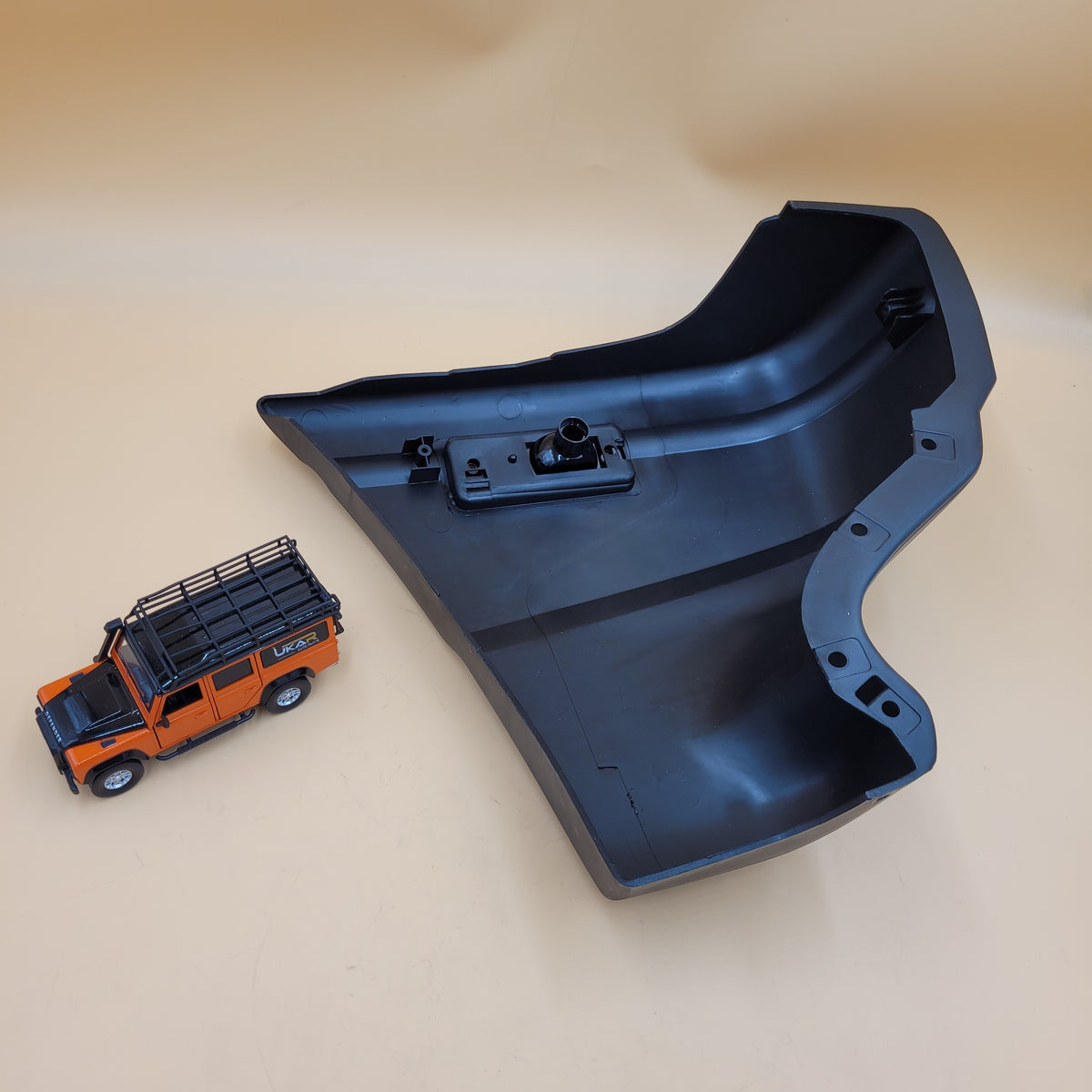 LR DISCOVERY I Bumper End Cap NAS Front RH AWR2992PMD