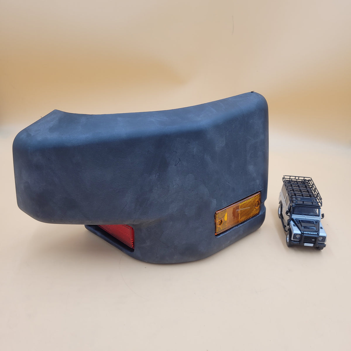 LR DISCOVERY I 94-99 REAR BUMPER END CAP LH AWR2989PMD LR013412
