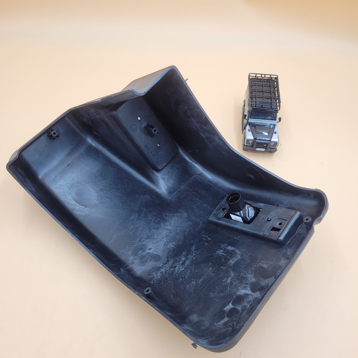 LR DISCOVERY I 94-99 REAR BUMPER END CAP LH AWR2989PMD LR013412
