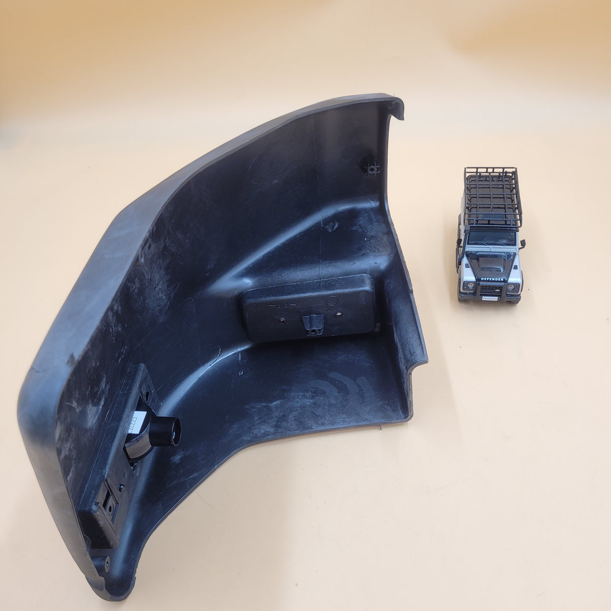 LR DISCOVERY I 94-99 REAR BUMPER END CAP LH AWR2989PMD LR013412