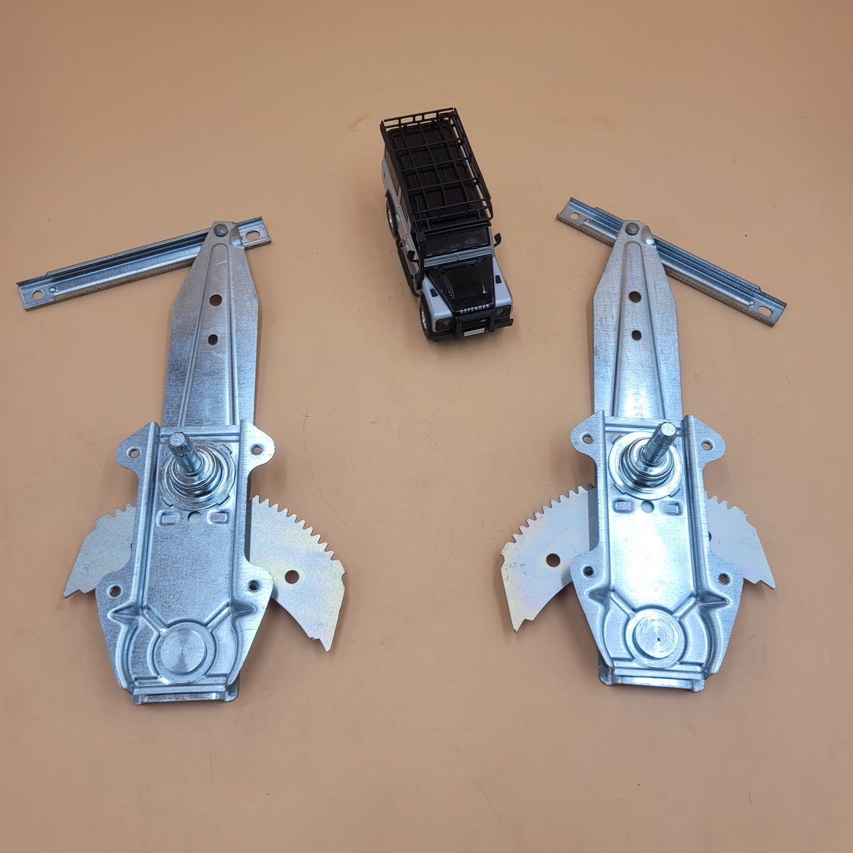 LAND ROVER DEFENDER RH and LH HAND REAR DOOR MANUAL WINDOW REGULATOR