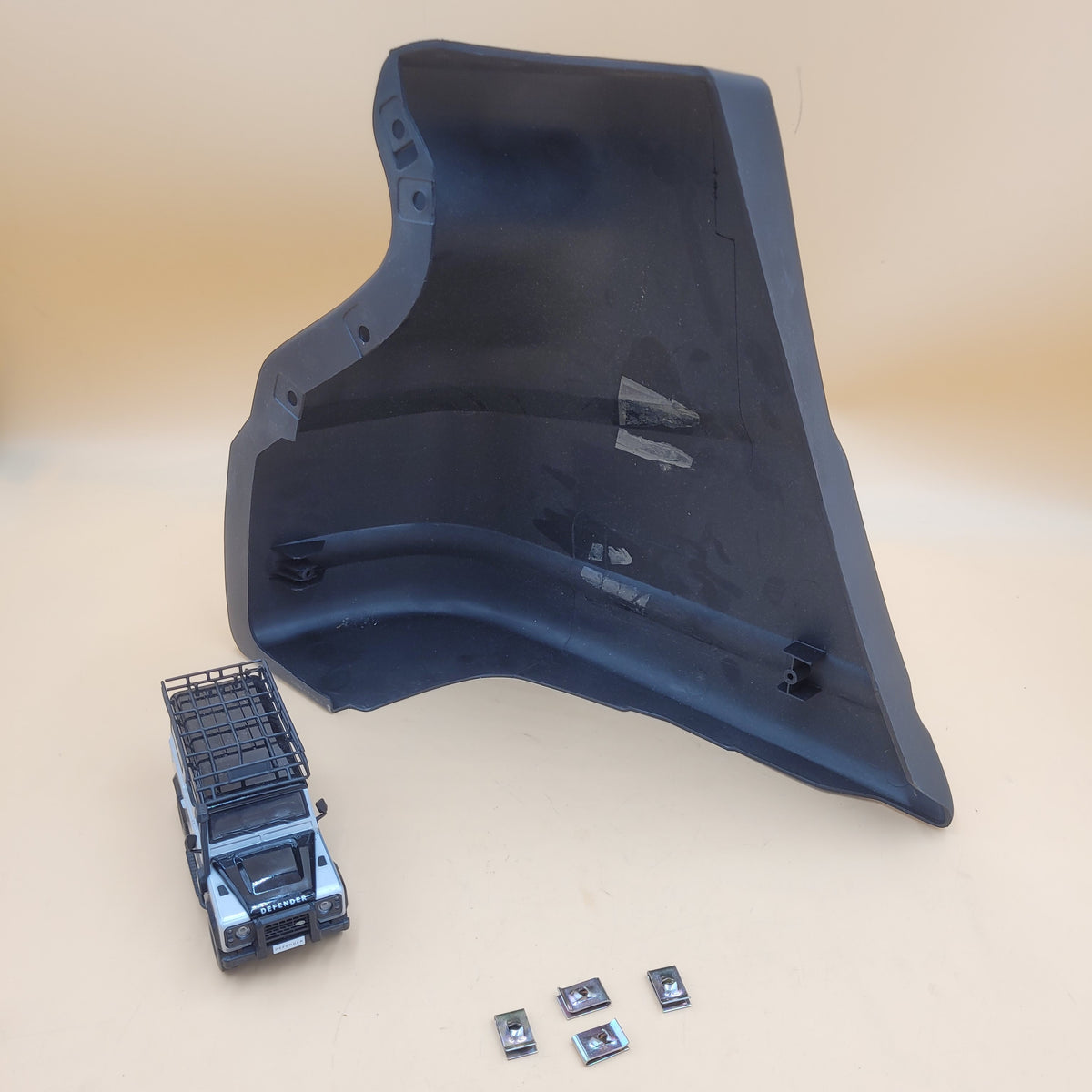 LR DISCOVERY I LH FR Bumper Black End Cap AWR2987PMD