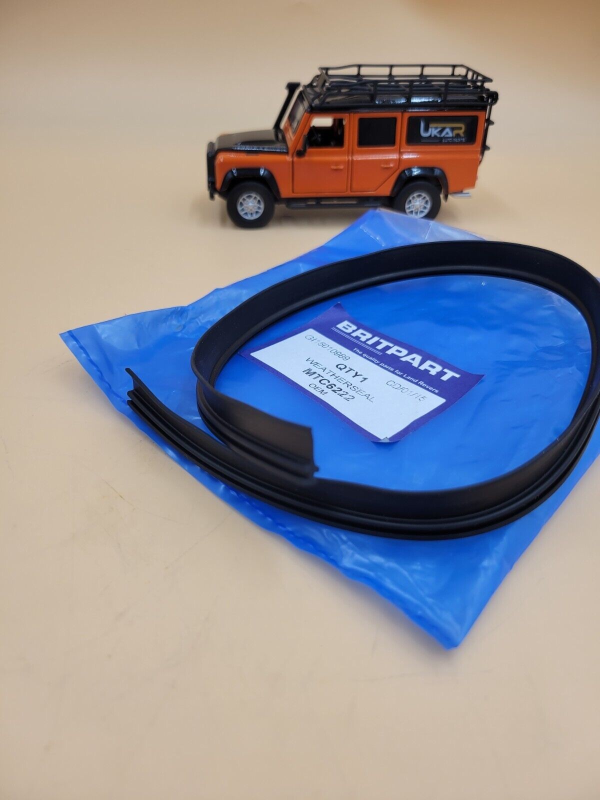 LR DEFENDER Door Panel Glazing Felt 683mm MTC7622