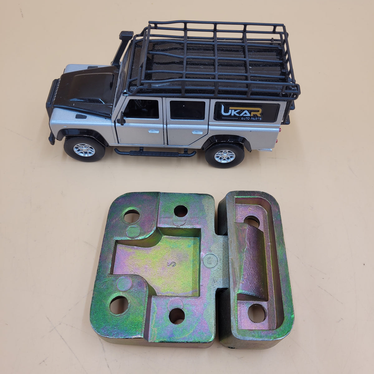 LR DEFENDER 98- Front Left Hand Upper Door Hinge BR0193A LR077707
