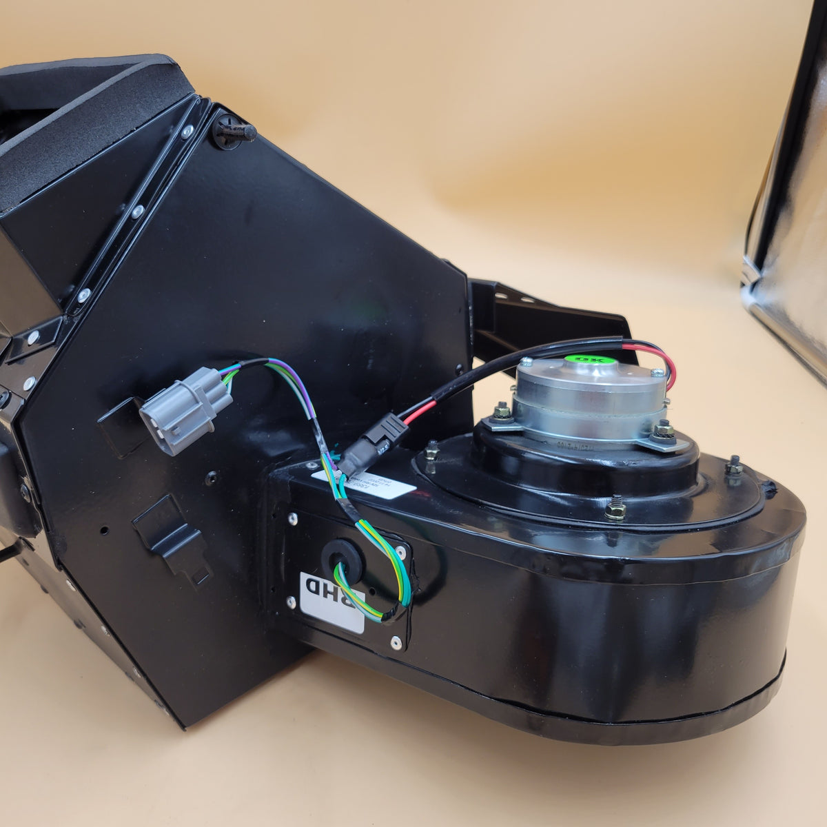 LR DEFENDER 00- RHD Heater Assembly Includes Blower Motor & Matrix JEC001040