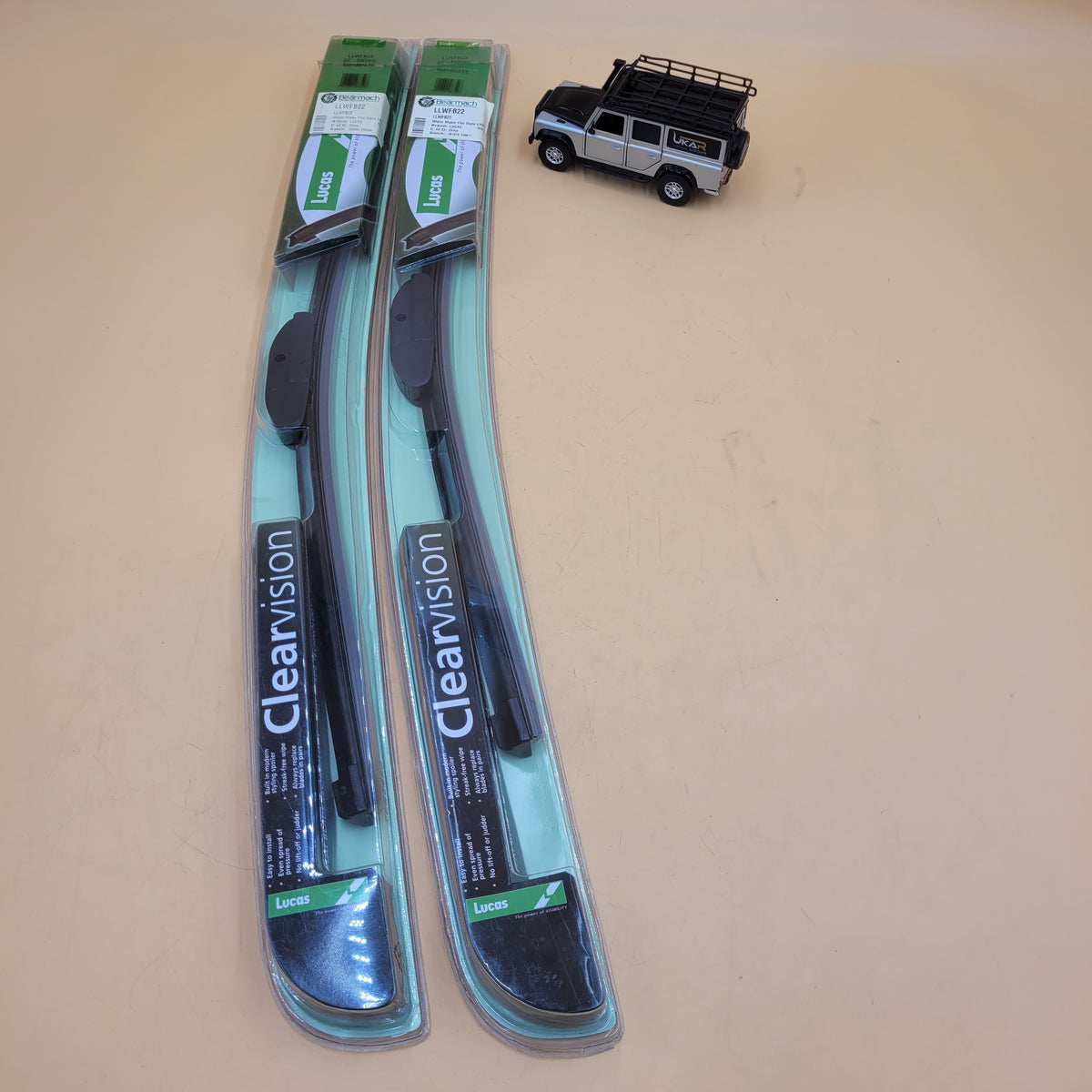 Land Rover Discovery 3 / LR3 Set of Two Front Wiper Blades Part LLWFB22