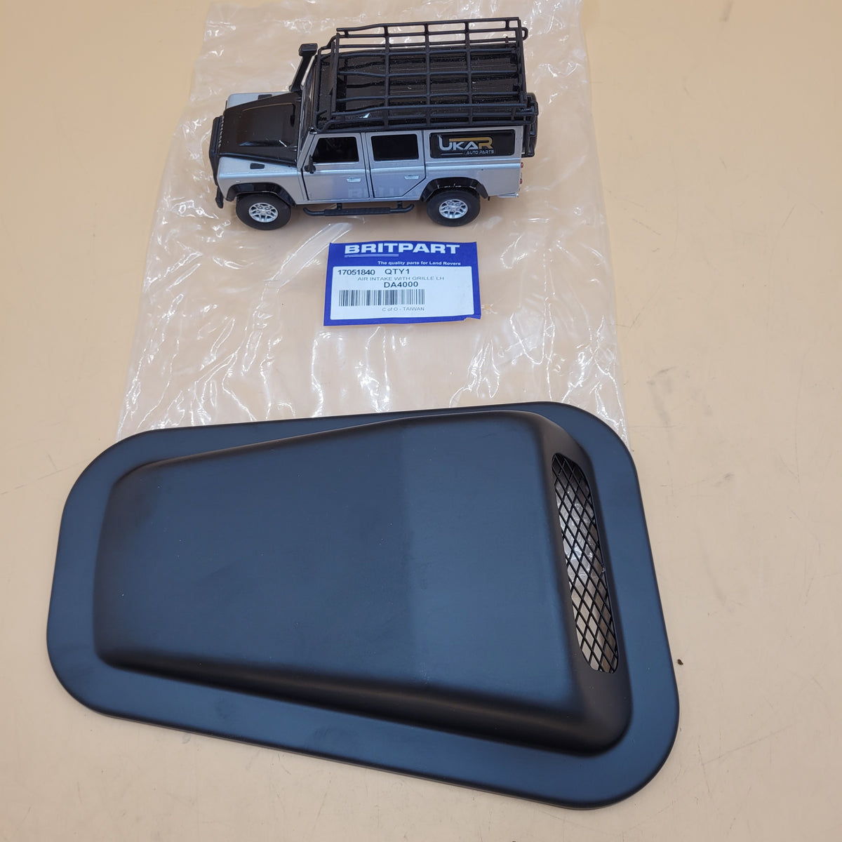 Land Rover Defender raised wing top air intake grill black metal left DA4000