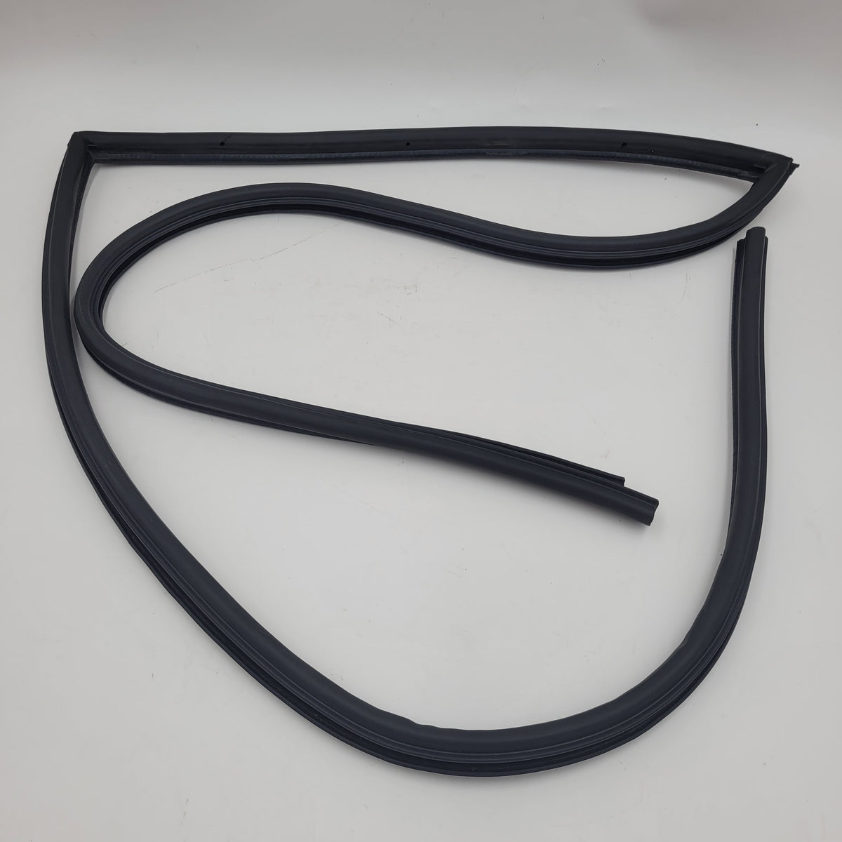 LR DEFENDER 83-16 Door Seal Front LH Part LR077686