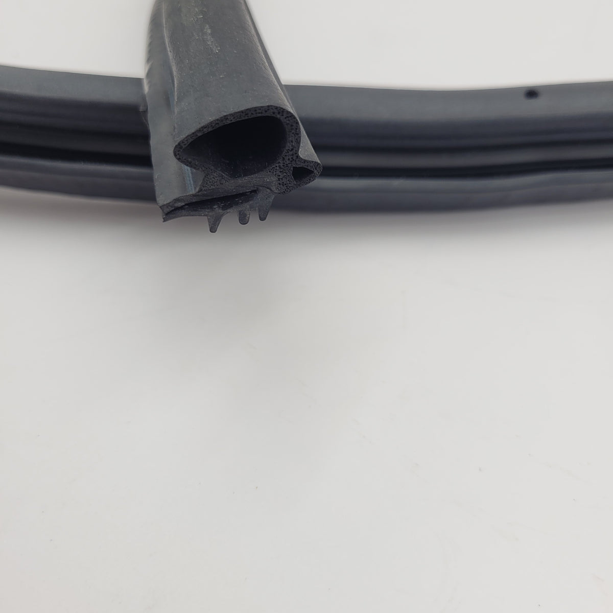 LR DEFENDER -16 Door Seal Front RH Part LR077687