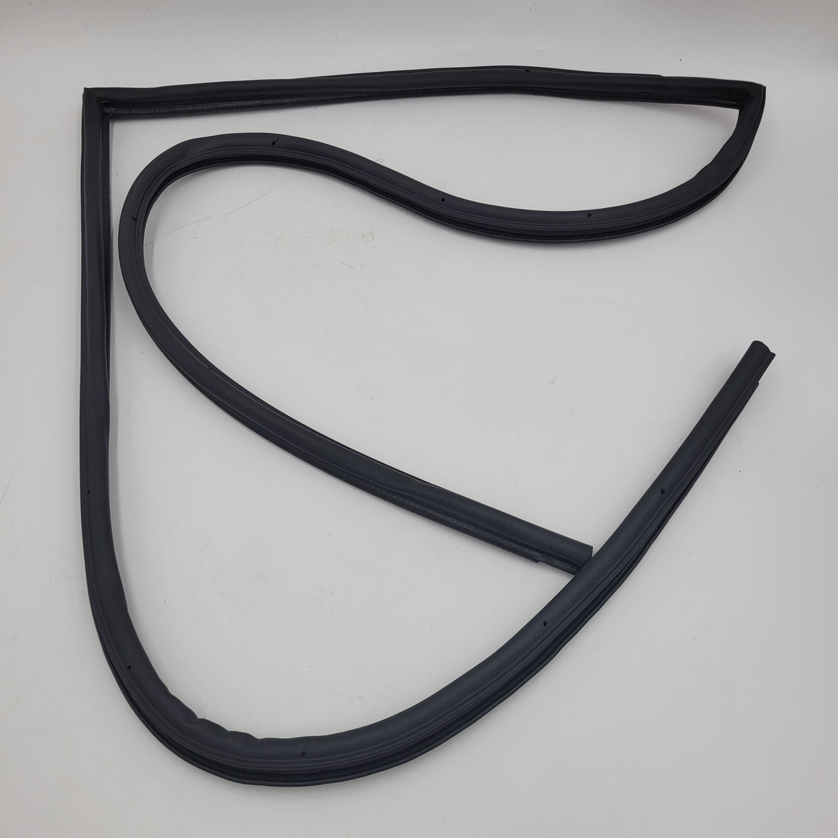 LR DEFENDER -16 Door Seal Front RH Part LR077687