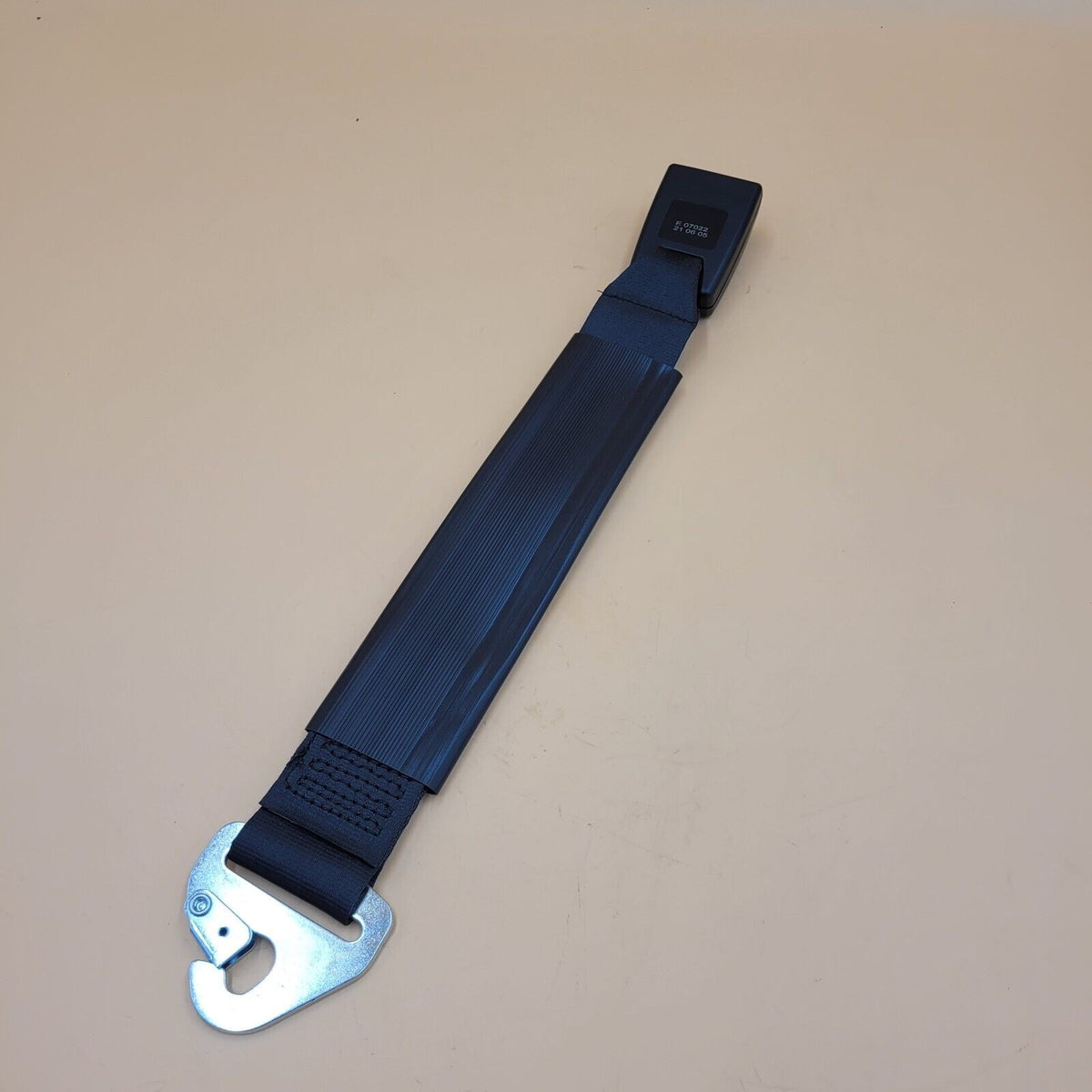 LR DEFENDER 83-06 Rear Seat Belt Buckle MXC5521
