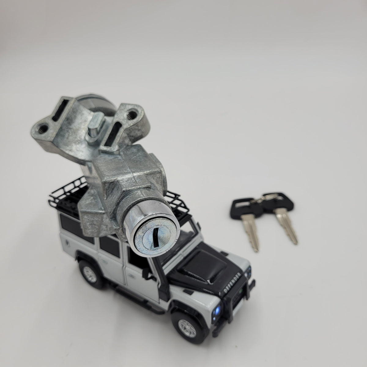 LR DEFENDER -06 Lock assembly steering column QRF100870