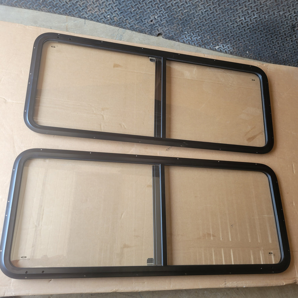 LR DEFENDER SERIES Standard Sliding Window Kits With Clear Glass BA181 DA4032