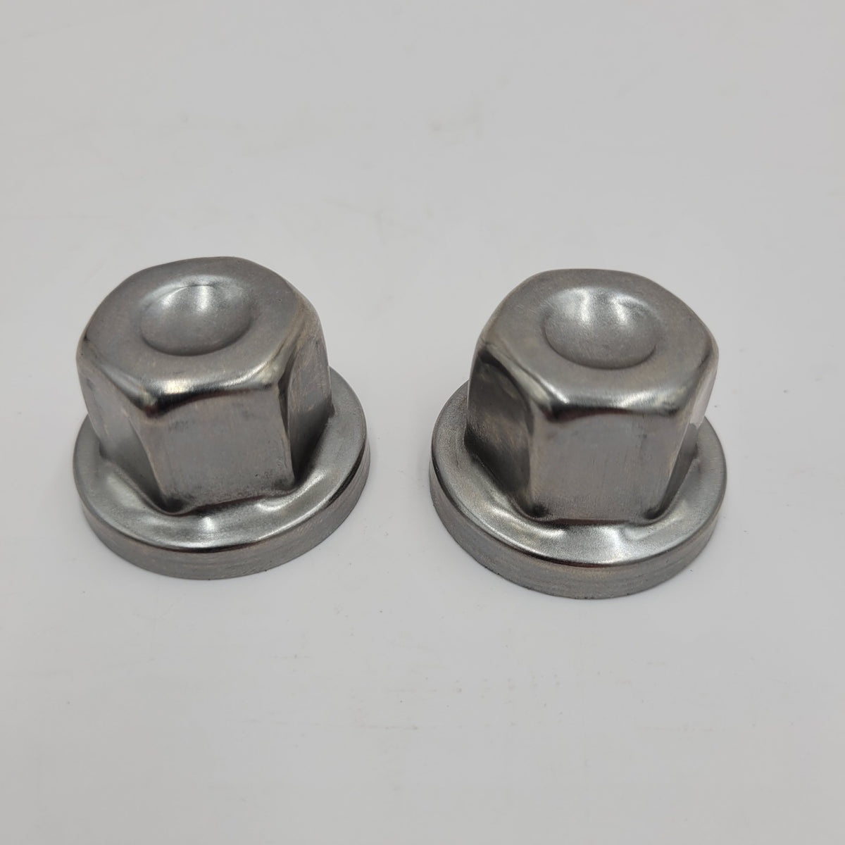 4x Land Rover Defender / Discovery Locking Wheel Nut Cover RRJ100120