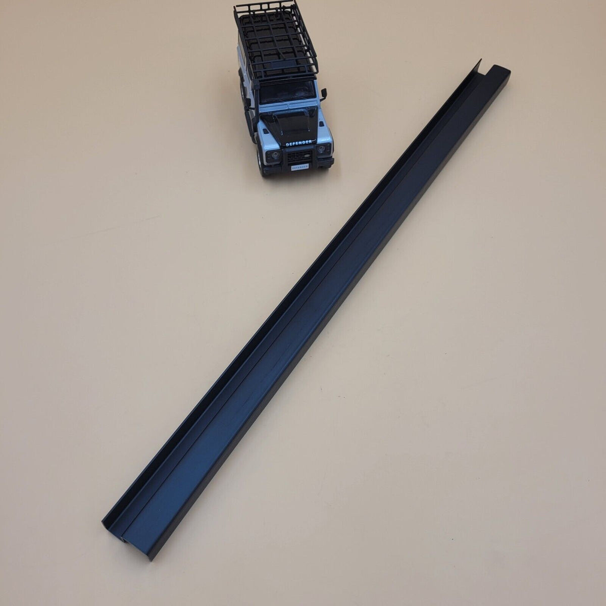 LR DEFENDER -16 Top Filler Channel for Front Side Door MUC1652 / BDG710060