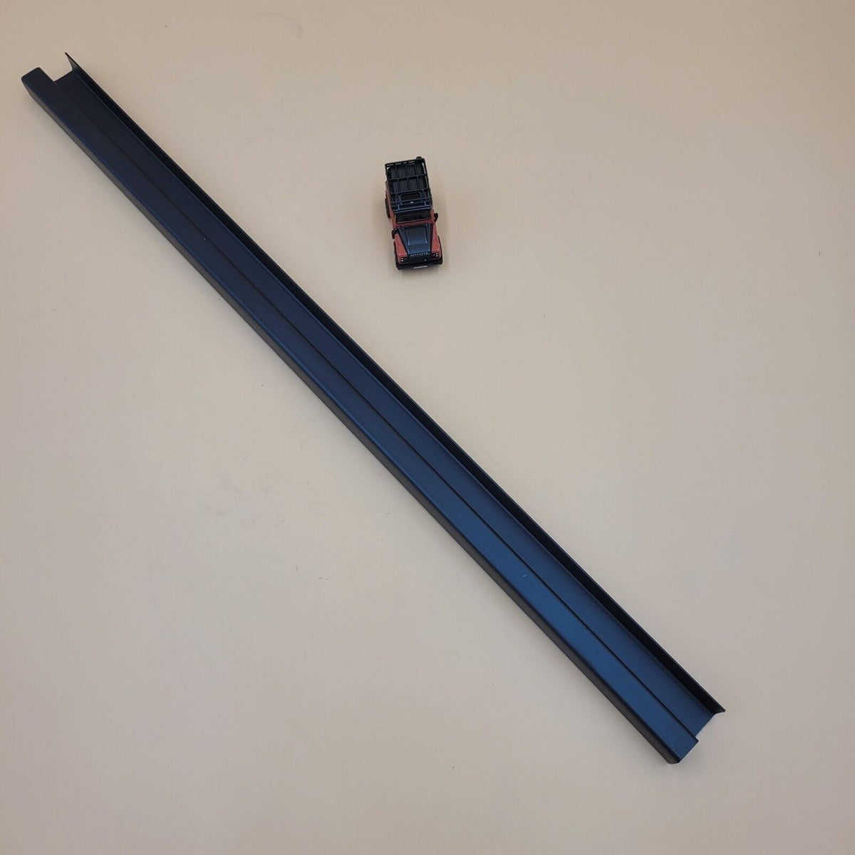 LR DEFENDER -16 Top Filler Channel for Front Side Door MUC1652 / BDG710060