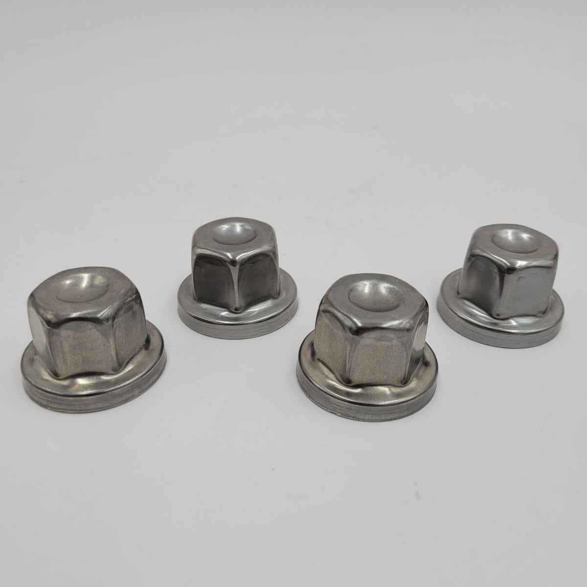 4x Land Rover Defender / Discovery Locking Wheel Nut Cover RRJ100120