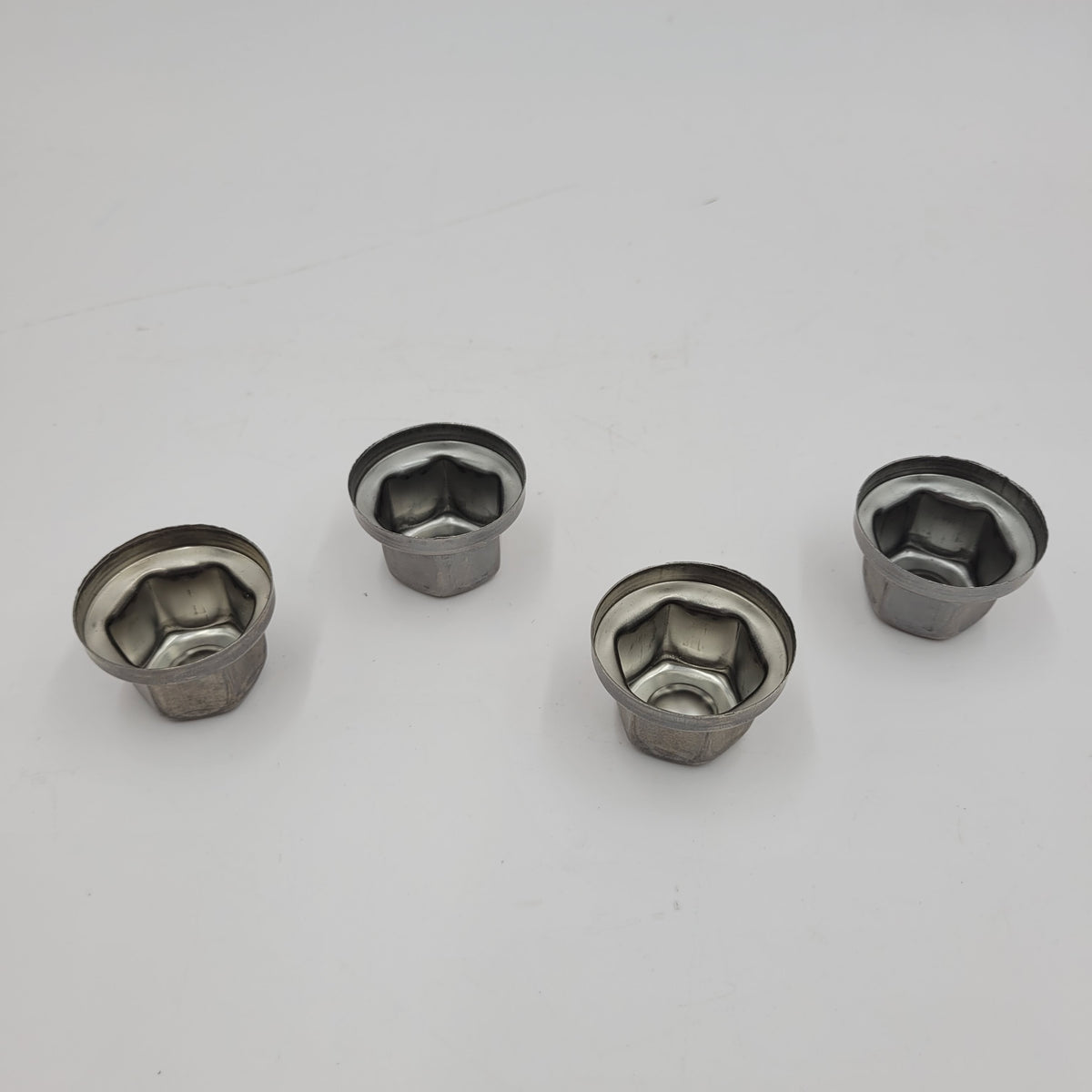 4x Land Rover Defender / Discovery Locking Wheel Nut Cover RRJ100120