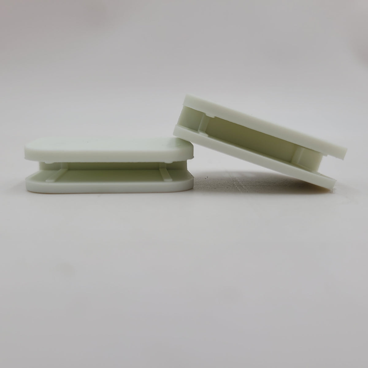 Land Rover Defender 90 / 110 / 130 Door Drop Glass Runner Clip Part STC4787