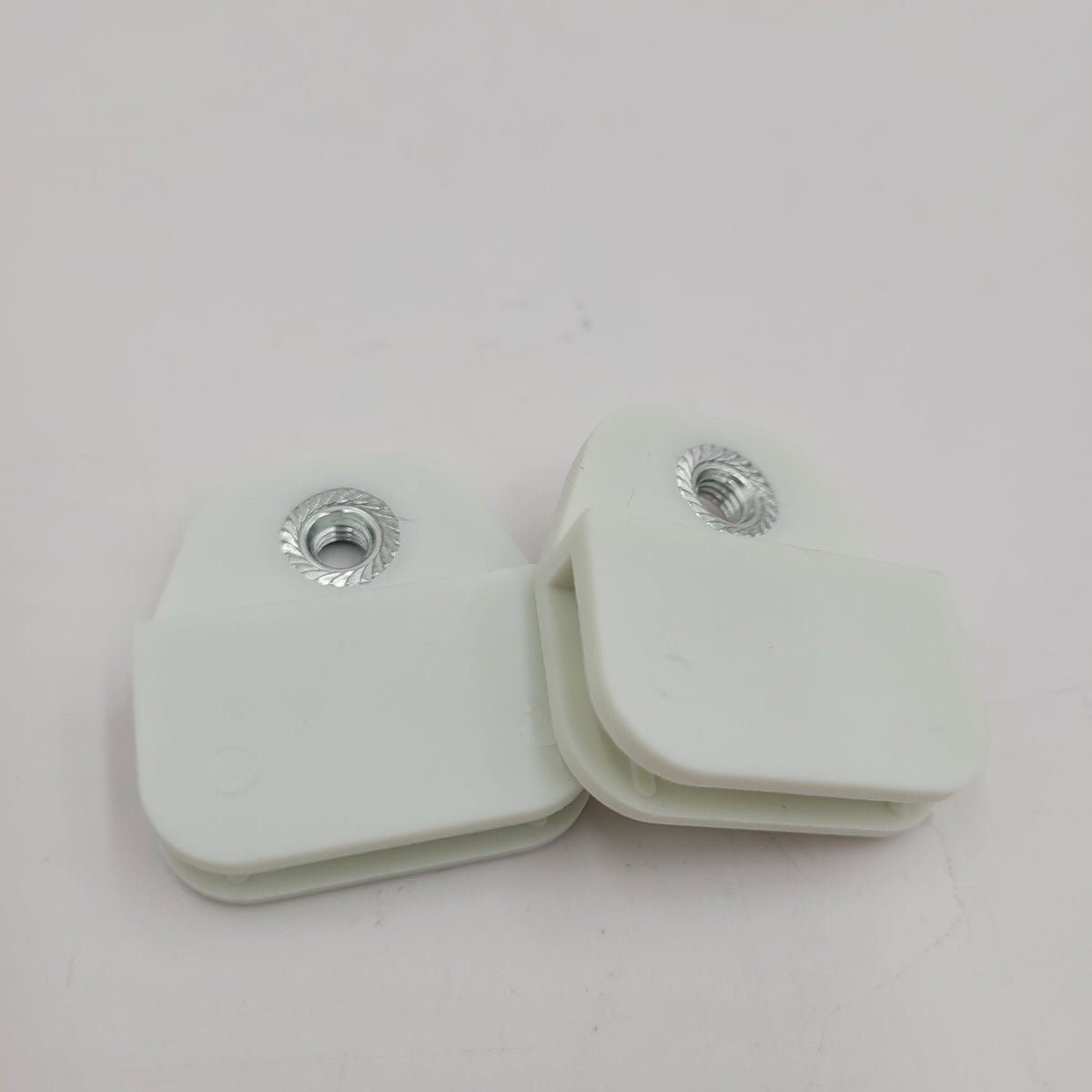 Land Rover Defender 90 / 110 / 130 Door Drop Glass Runner Clip Part STC4787