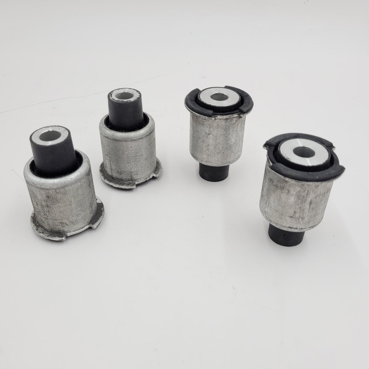 LAND RANGE ROVER 03-12REAR SUSPENSION UPPER CONTROL ARM BUSH SET x4 RGX000080