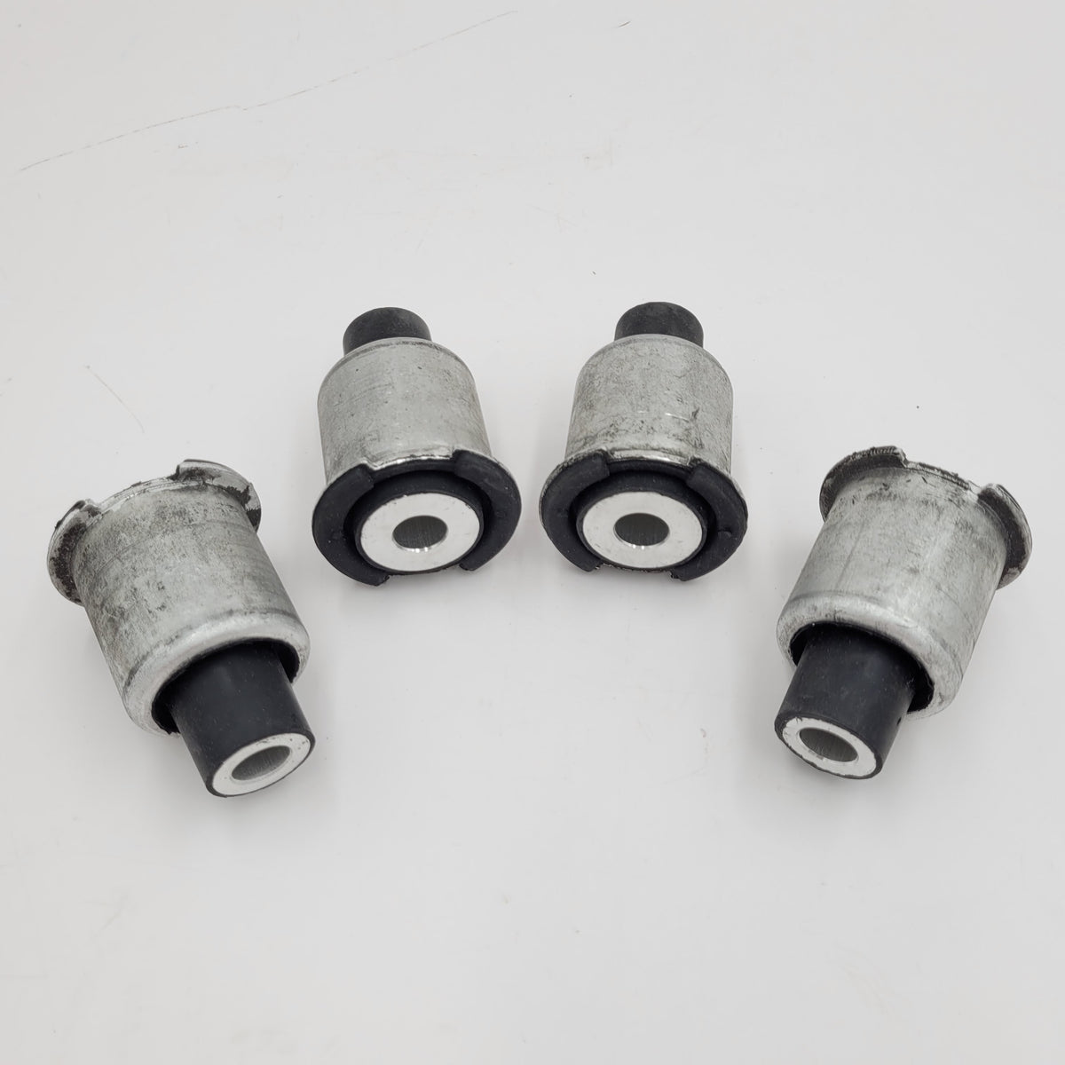 LAND RANGE ROVER 03-12REAR SUSPENSION UPPER CONTROL ARM BUSH SET x4 RGX000080