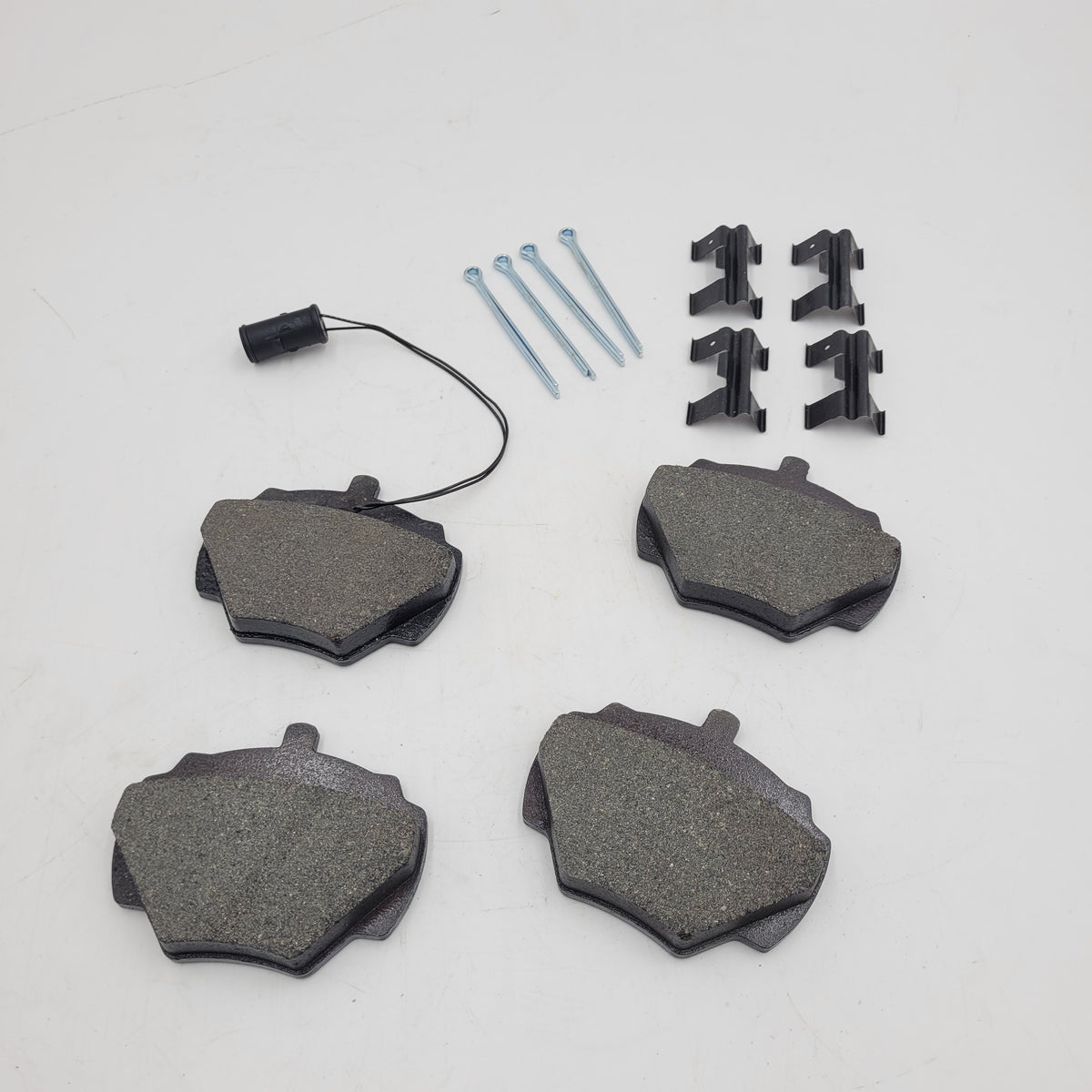 LR DEFENDER DISCOVERY I RRC REAR BRAKE PADS WITH SENSOR SFP500200F
