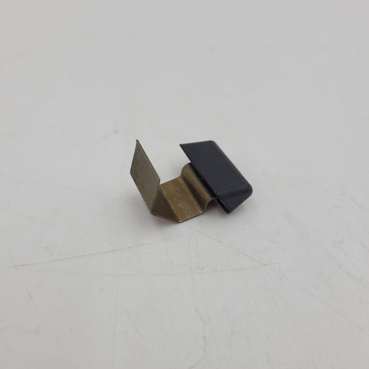 LR DISCOVERY I/II / RR Classic Button Window Guide Part CUC100140G