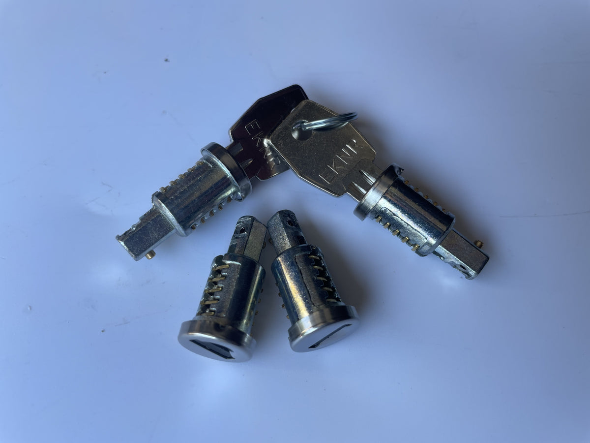LR Defender -06 MTC6505R Lock Set
