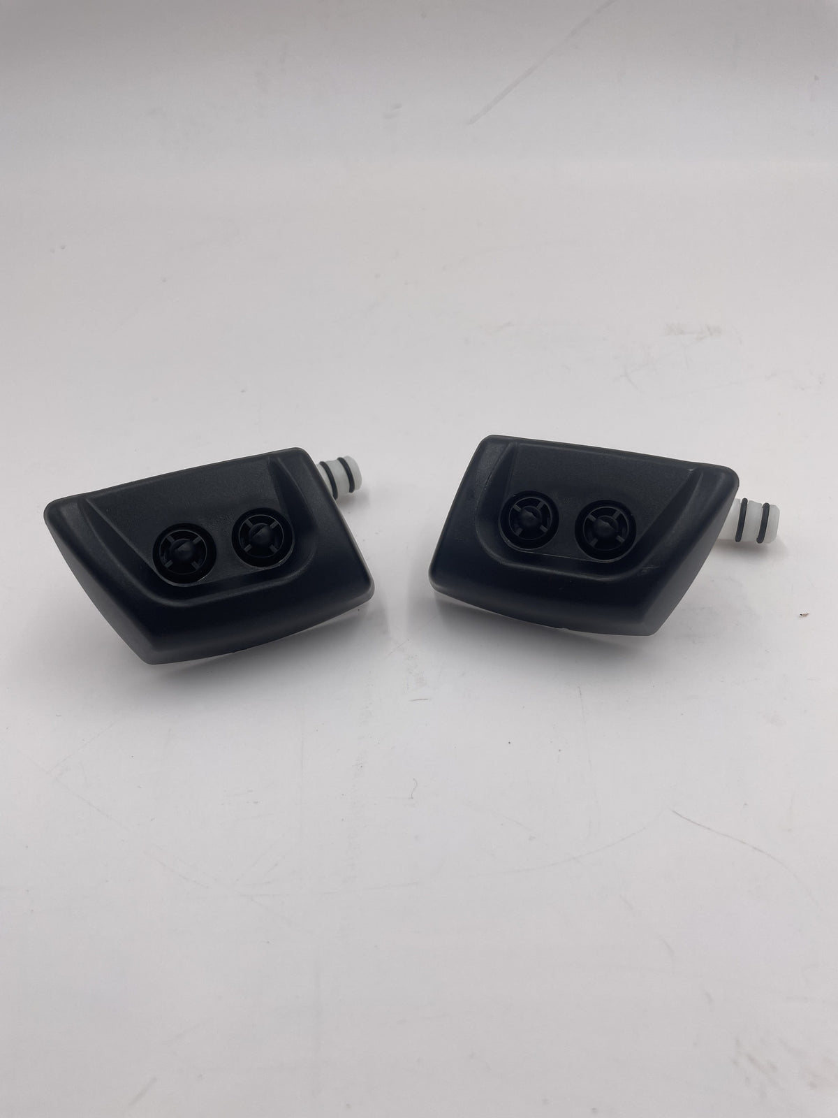 Land Rover / Range Sport 2006-2009 headlamp washer jet left & right set DNJ500100