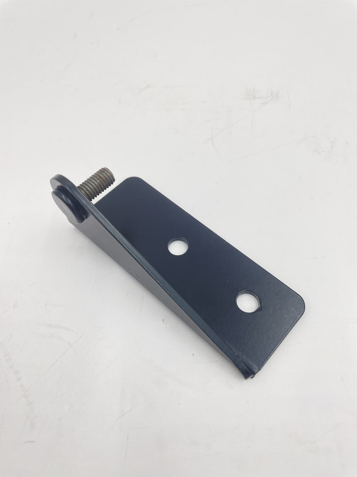 LR DEFENDER From 1A608697 -06 LH Second Row door Check strap Bracket BFU710030