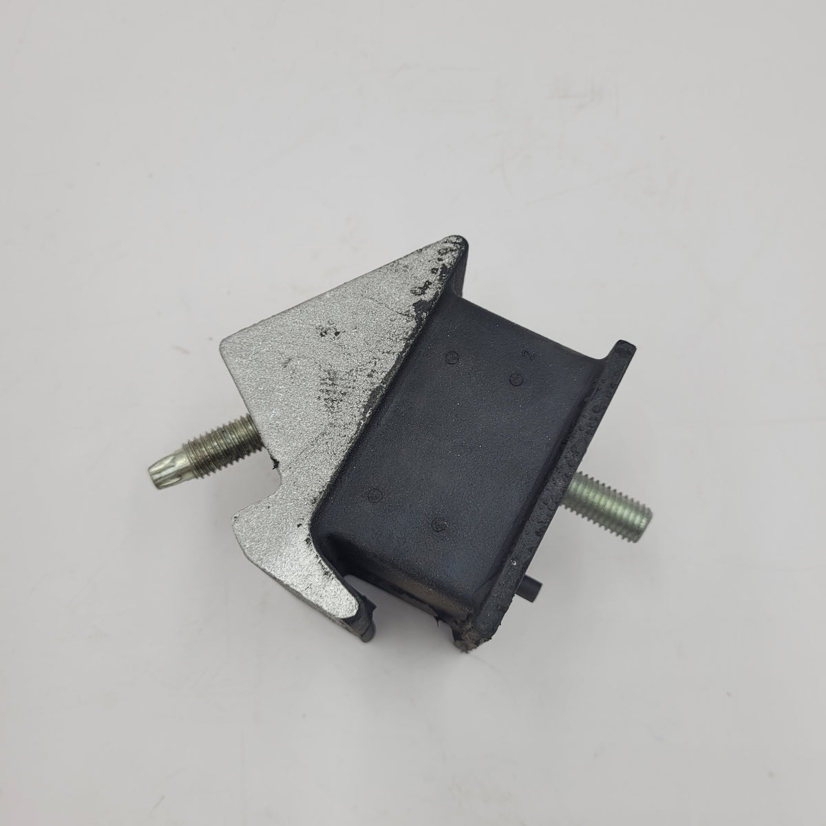 Land Rover Discovery 2 1998-2004 Rubber Engine Mount Part KKB102450