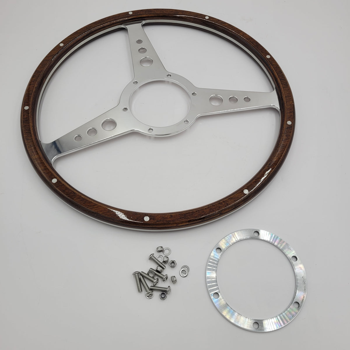 LR MOUNTNEY STEERING WHEEL 15” 3 spoke DA3920